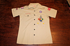 Boy Scouts of America BSA Men's Shirt Tan Small 14-14 1/2 Sewn Patches