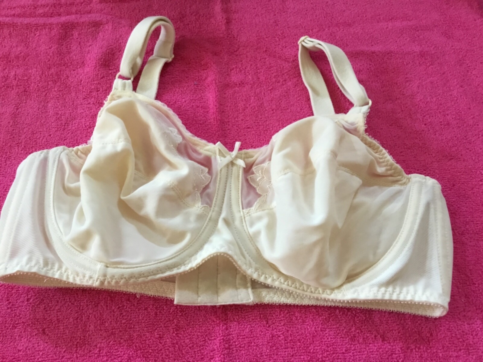Bali Flower Underwire Bra 0180 Sz 36D Ivory UW Full Coverage Soft Cup