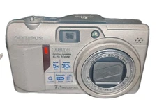 Vintage Olympus CAMEDIA DIGITAL CAMERA 7.1 MP (2004) C-7000 ZOOM Body Only
