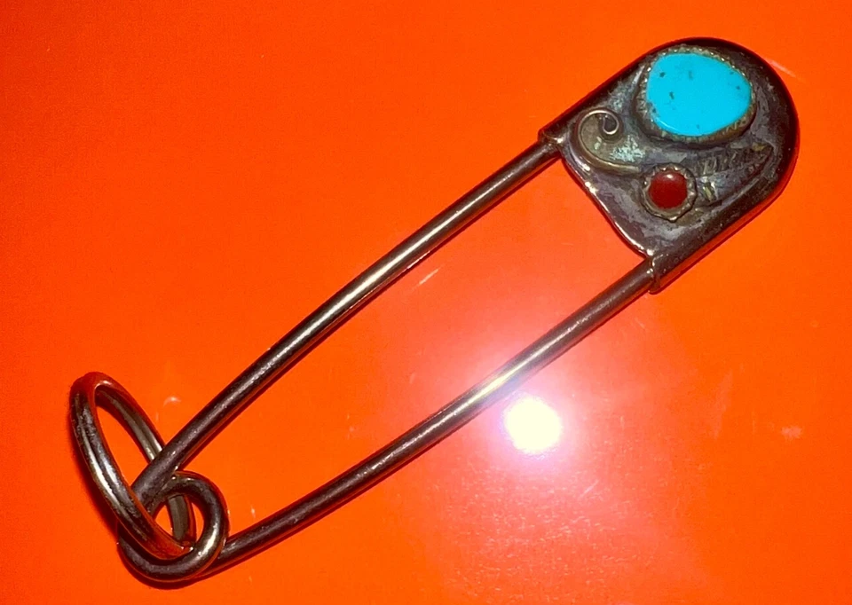 Pin de seguridad de gran tamaño plateado con accesorio/llavero turquesa y cornalina Foto 3 de 4