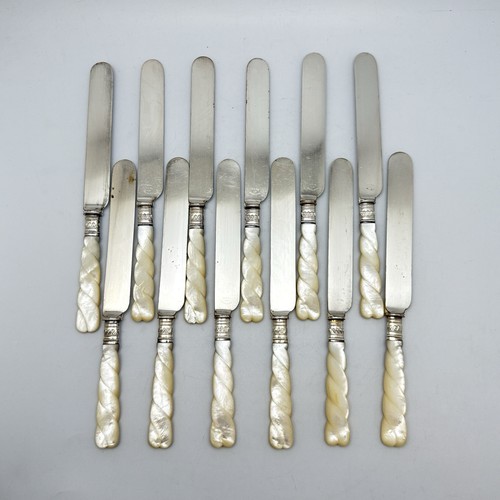 Coltello da Pranzo Vintage Madreperla Manico Torto Smussato Set 12 Pezzi - Foto 4 di 8