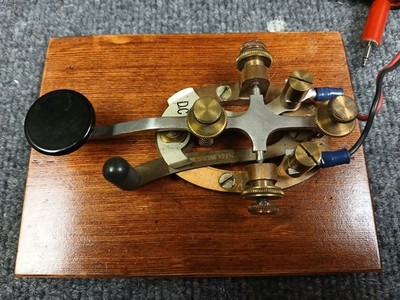 Sondeur Morse Western Electric 3C 140 Ohms Sur Socle Bois - Pièce Vintage