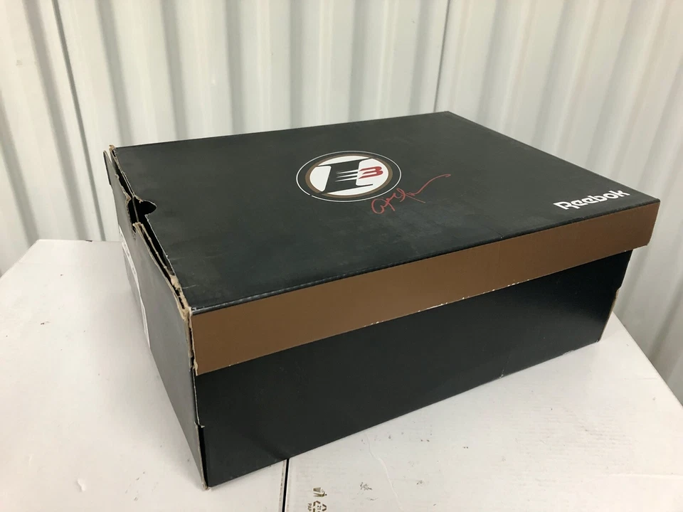 Reebok Question Mid RESPECT MY SHINE Wht BLACK TOE Gold 7.5 EF7599 Allen Iverson - Image 3 of 4