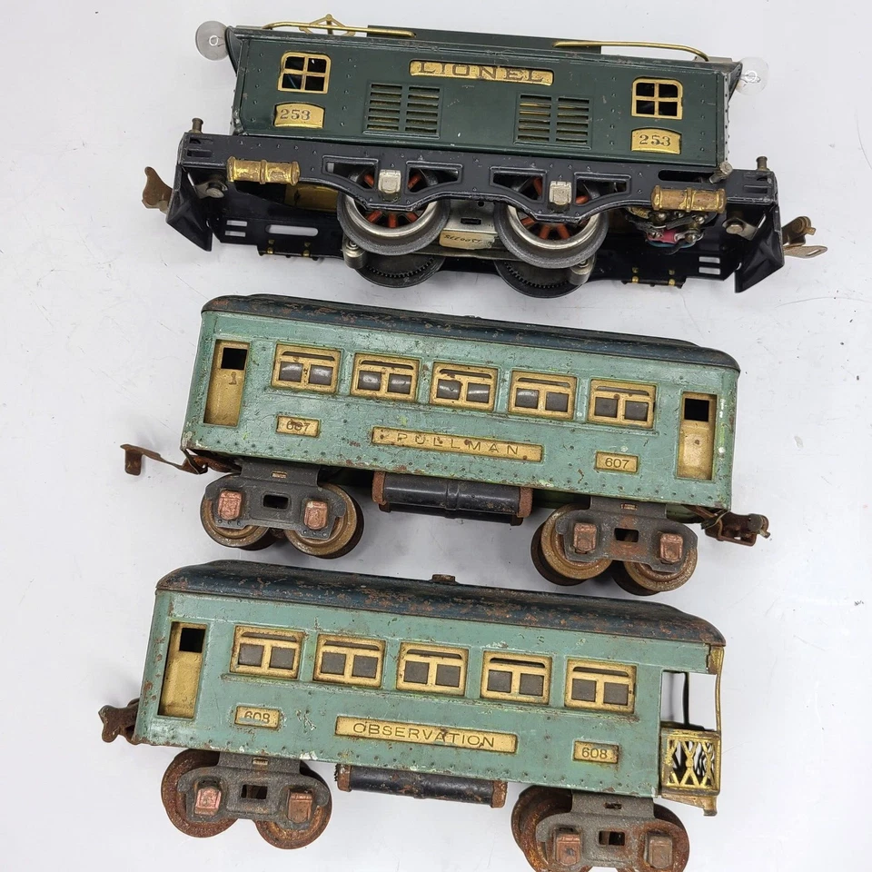 LIONEL 253 LOCOMOTIVE ENGINE & 607 PULLMAN CAR & 608 OBSERVATION CAR 0 GAUGE SET - Image 2 of 4