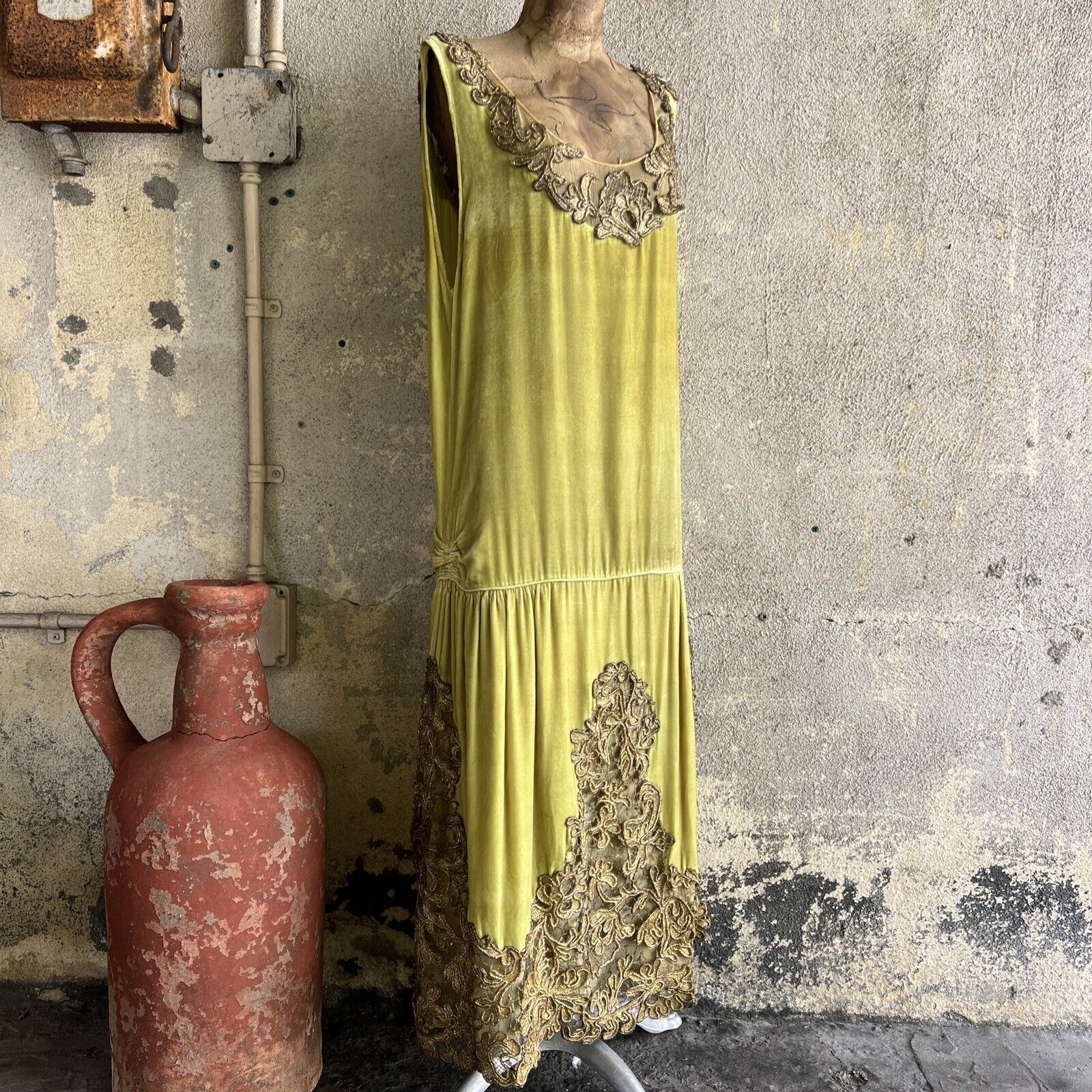 Antique 1920s Absinthe Green Silk Velvet Dress Go… - image 11
