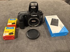 Canon EOS 60D DSLR Camera Body   2 Battery  Charger   Excellent Condition