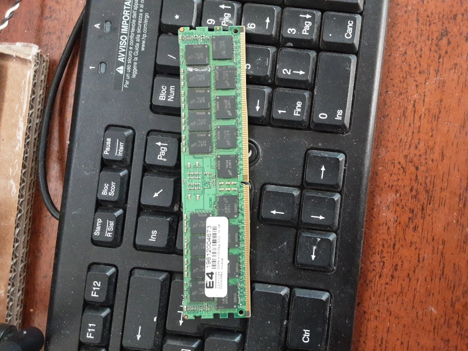 Server Ram Modello Crucial Ct16G4Rfd4213.36Fb1 16Gb Ddr4 2133Mhz Ecc Reg - Immagine 4 di 4