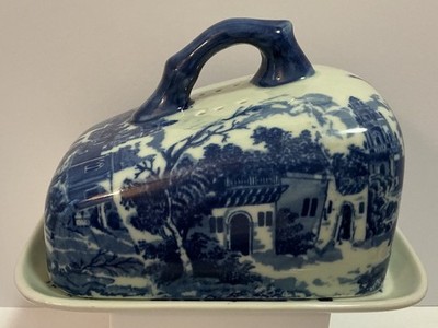 VINTAGE VICTORIA WARE ENGLISH IRONSTONE FLOW BLUE COVERED CHEESE BREAD DISH EXC