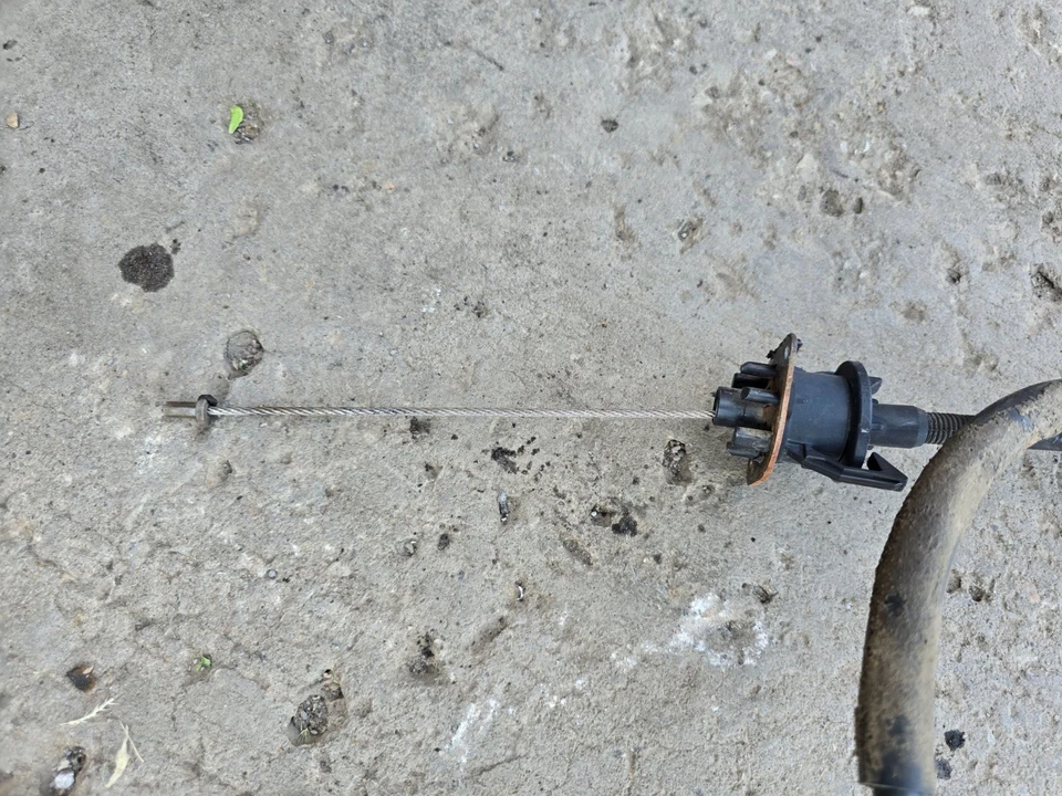 1998 Ford Mustang 3.8 V6 Manual M/T Clutch Cable used - Изображение 3 из 3