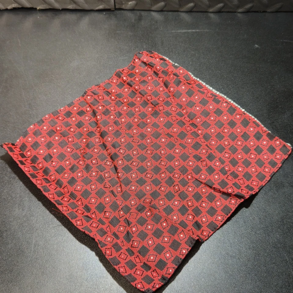 Cuadrado de Bolsillo Vintage Diamantes Rojos y Cuadrados Negros Patrón Geométrico 8" x 9" Foto 3 de 4