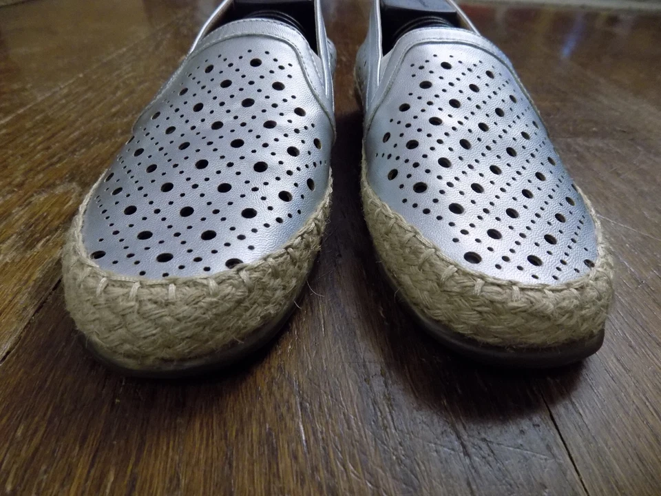 ANDIAMO Designer Perforated Metallic Silver Espadrilles Slip On Loafers EUC 7 M - Image 4 of 4