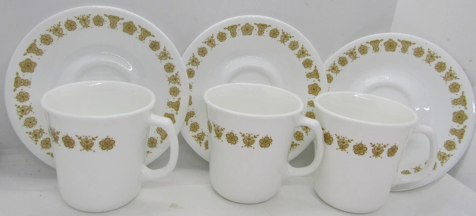 Juego de 3 tazas de café vintage Corelle Livingware Butterfly Gold con platillos. Foto 2 de 4