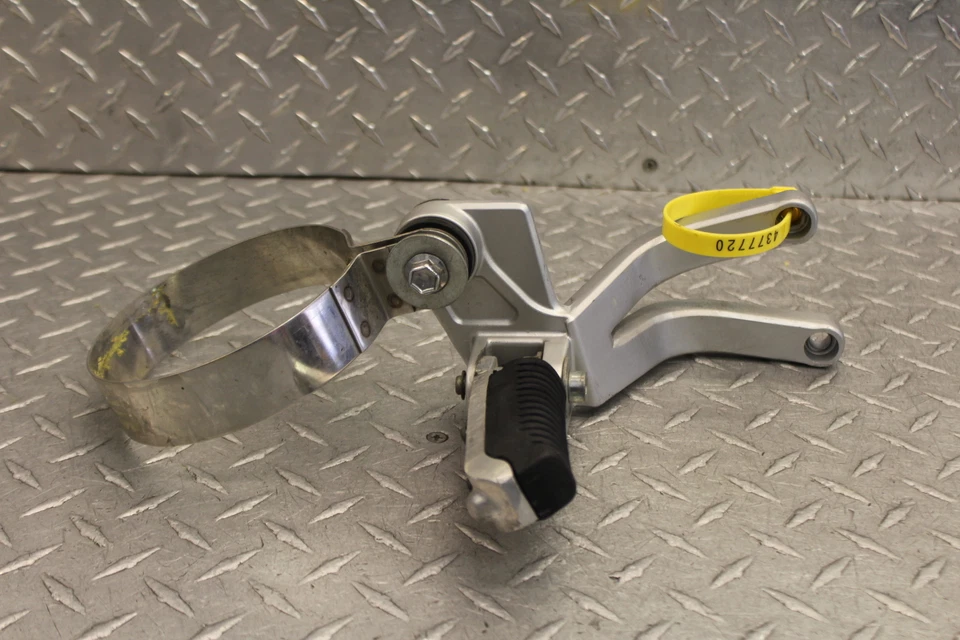 Suzuki RF900R 1995 reposapiés delantero izquierdo clavija paso Foto 4 de 4