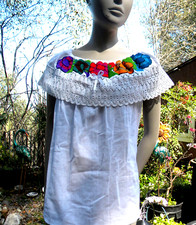 VINTAGE EMBROIDERED FLORAL WHITE MEXICAN PEASANT TUNIC TOP / M