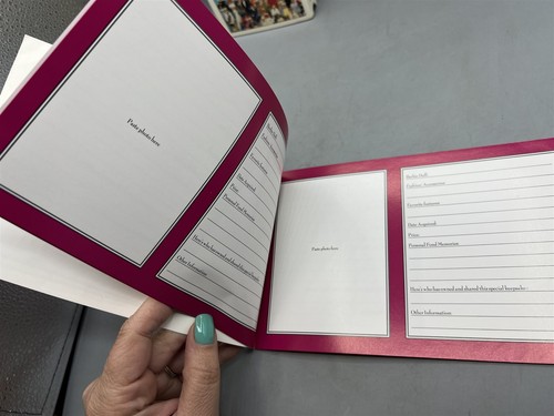 BARBIE COLLECTOR'S KEEPSAKE ALBUM & WORLD OF BARBIE COLLECTING VHS TAPE - Foto 6 di 9