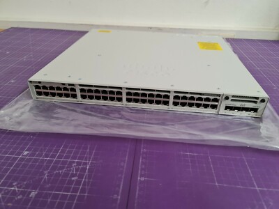 Cisco C9300-48U-E Switch - 48 Anschlüsse  889728035729  Ausstellungsstück