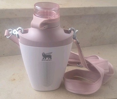STANLEY Cross Bottle (Füllmenge: 0,68 Liter bzw. 23 OZ).