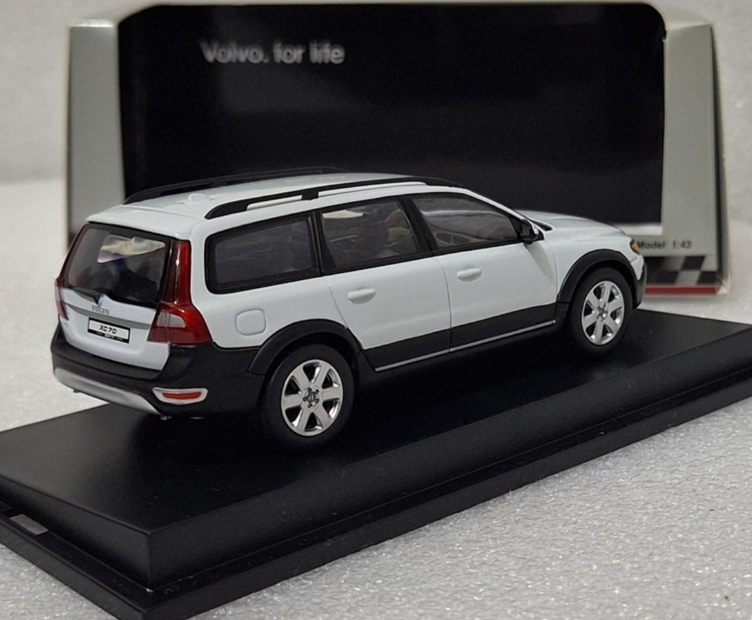 Volvo XC70 4x4 2007 Polar White 1:43 Motorart VFL2300060 Diecast