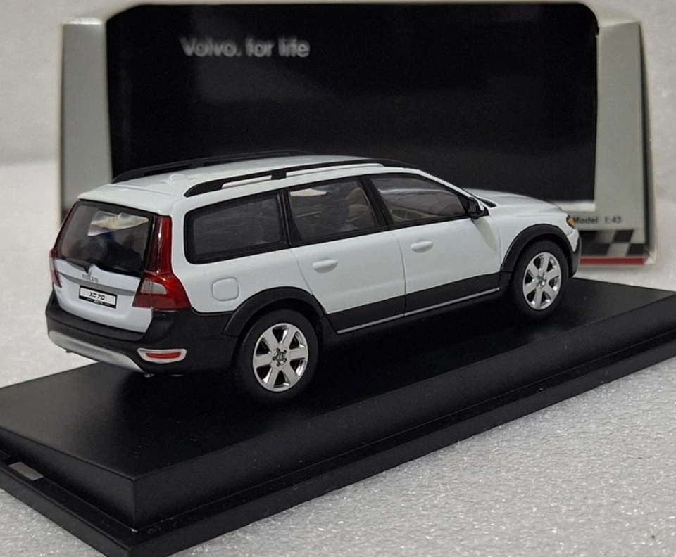 Volvo XC70 4x4 2007 Polar White 1:43 Motorart VFL2300060 EXTREMELY RARE!! - Image 2 of 4