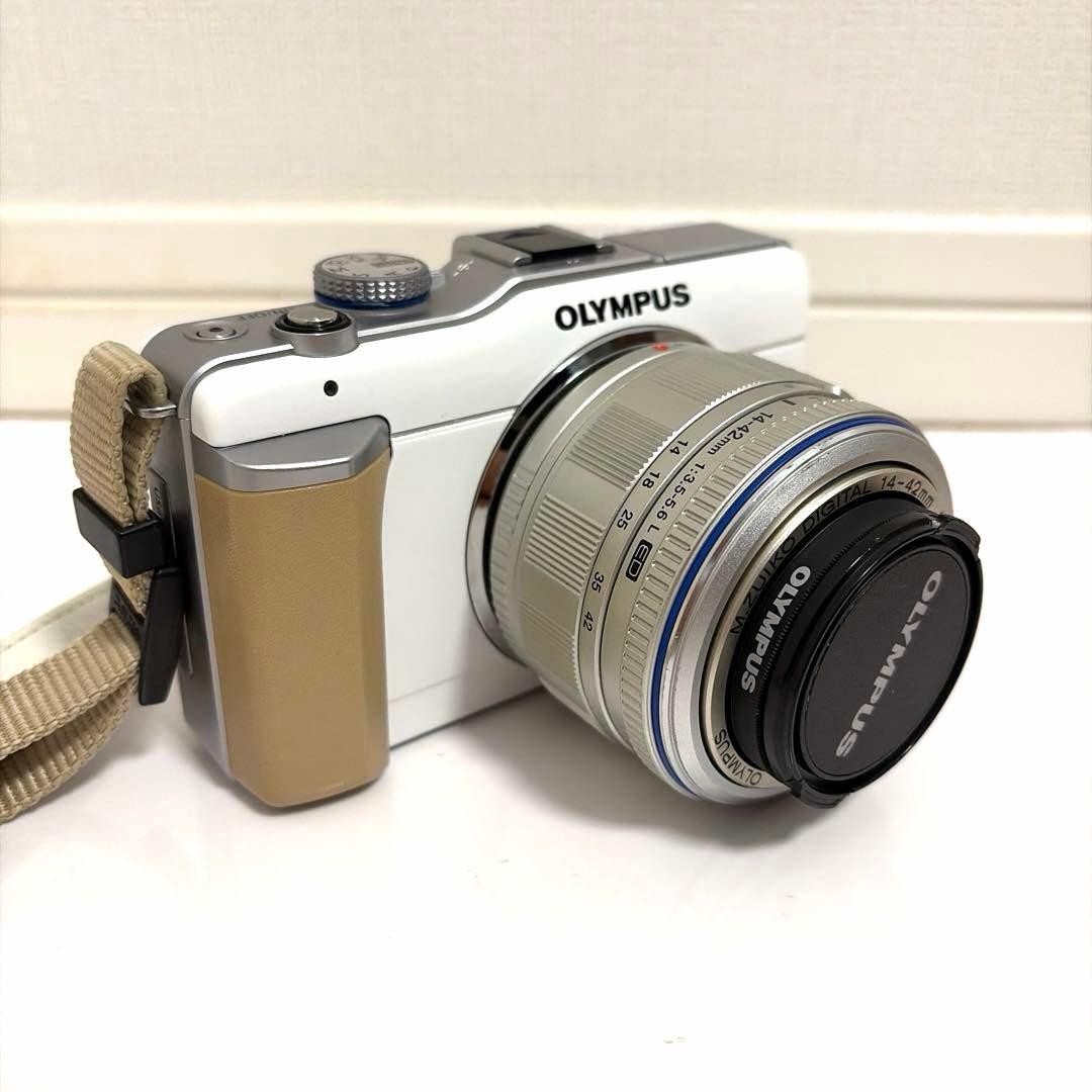 Olympus PEN E-PL1 White w/14-42mm Lens Kit Boxed Low Shutter 2520