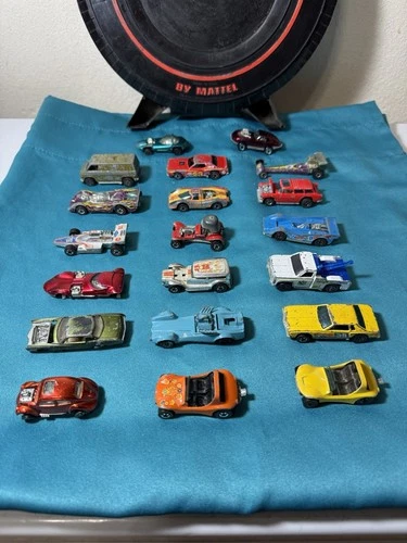 Vintage Hot Wheels RedLine Lot 19 Cars + Case