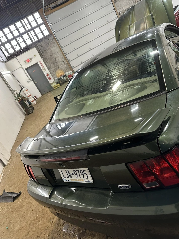 Used Deck Lid fits: 2001 Ford Mustang w/spoiler Base V6 Grade A Foto 3 de 4