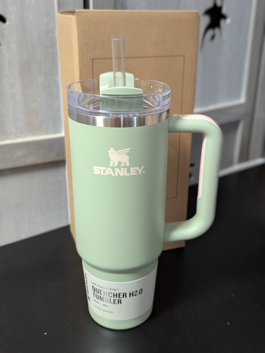 new Stanley Cup Quencher Flowstate Tumbler 30 Oz Lichen Green