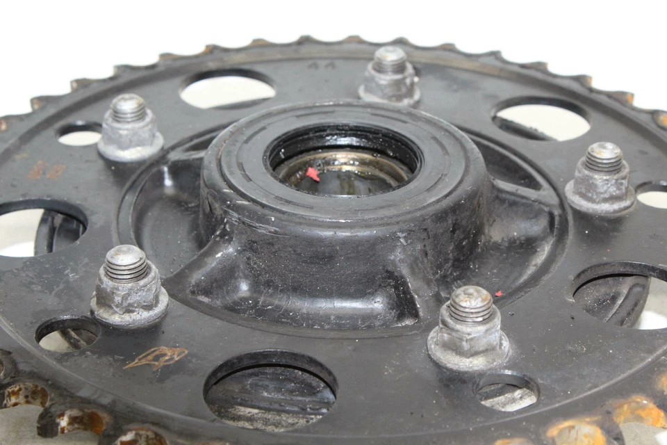 04-05 Piñón trasero Suzuki GSXR750 OEM 64610-35f30 Foto 4 de 4