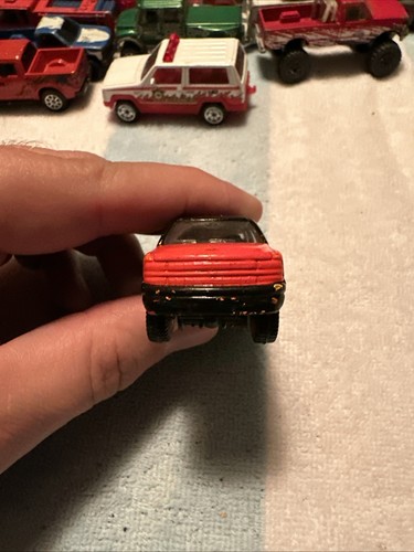 Camioneta Maisto Chevy Silverado 1500 cabina extendida 1/64 diecast - Imagen 9 de 12