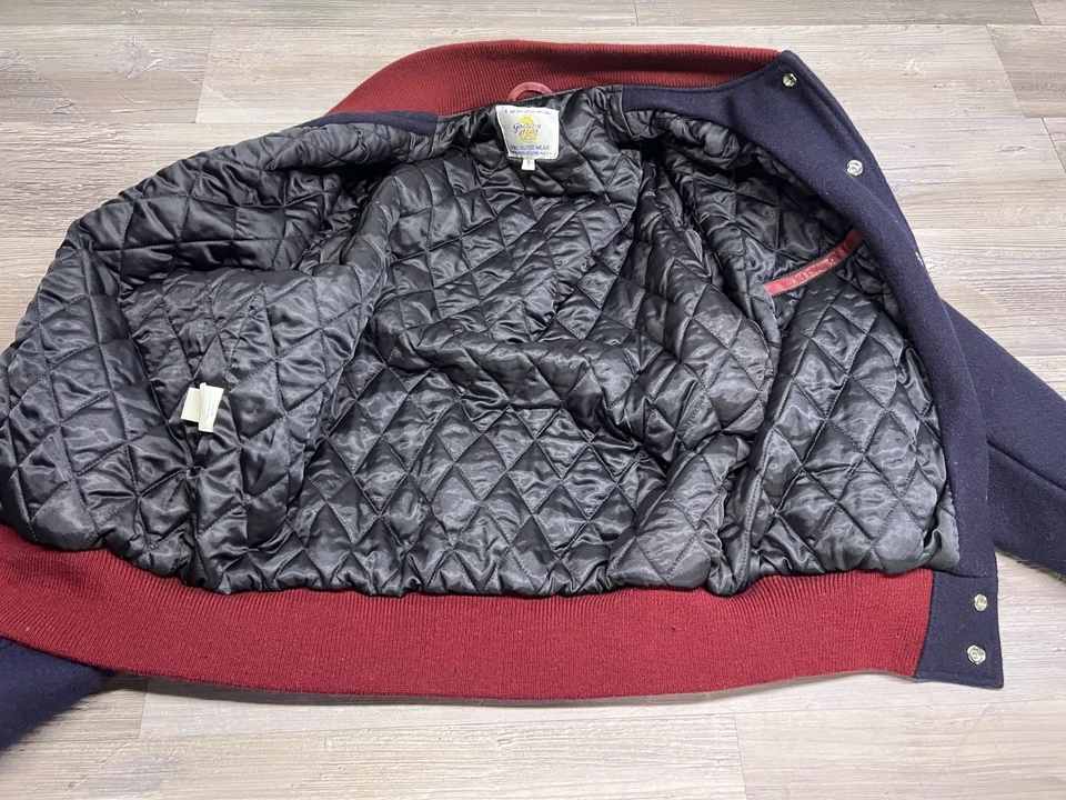 Chaqueta Universitaria Vintage Parche Águila Azul Marino Hecha en EE. UU. Oso Dorado M Snap Foto 3 de 4
