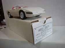 AMT 1992 America Chevrolet Corvette Convertible Promo Artic White Very Good