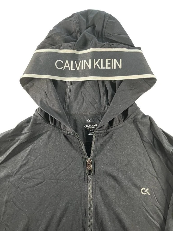 Jeans Calvin Klein preto corta-vento com logotipo branco - Imagem 2 de 4