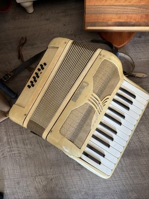 Camerano Vintage Accordion Made In Italy L711/115