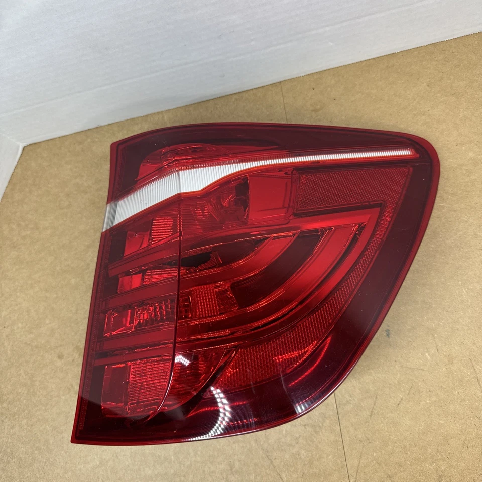 TYC 11-12055-00 Replacement right Tail Lamp for 2011 BMW X3 - Image 3 of 4