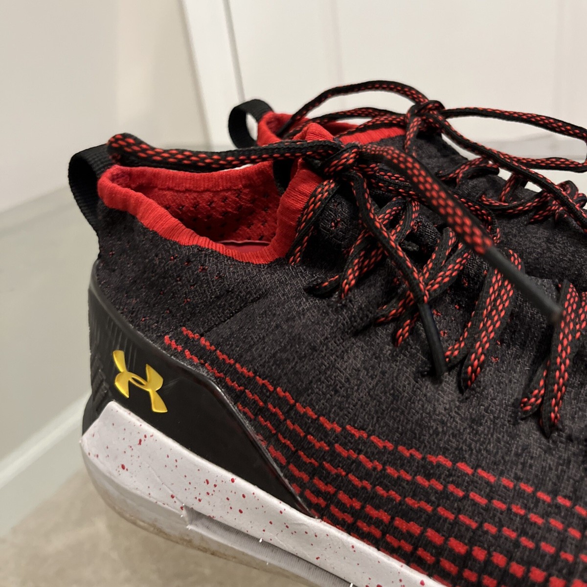 Under Armour UA Heat Seeker Mens Red Black Sneakers Shoes Sz 