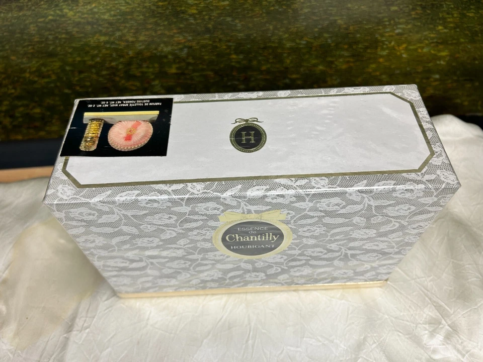 ESSENCE DE CHANTILLY BY HOUBIGANT 170G POLVO PARA POLVO/60ML EDT SPRAY (JUEGO DE REGALO) Foto 3 de 4