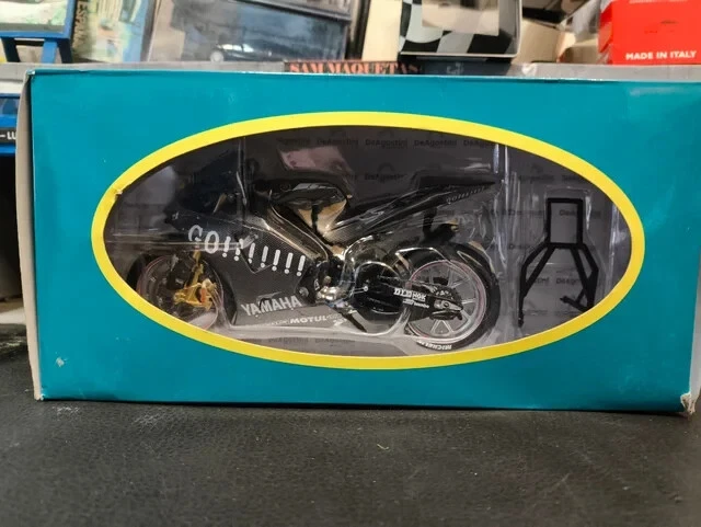 YAMAHA YZR-M1 #46, VALENTINO ROSSI, TEST PHILLIP ISLAND 2004, 1:12 DIE CAST - Image 2 of 4