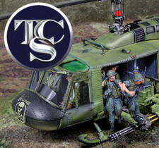 THE COLLECTORS SHOWCASE HUEY HELICOPTER CS01179 VIETNAM WAR