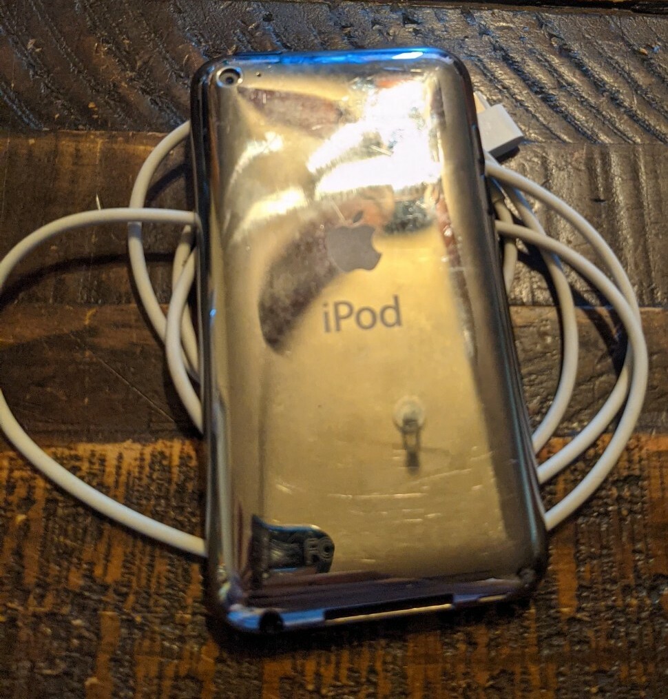 iPodtouch４世代 Apple iPod touch 第4世代 [8GB] 価格比較 - 価格.com