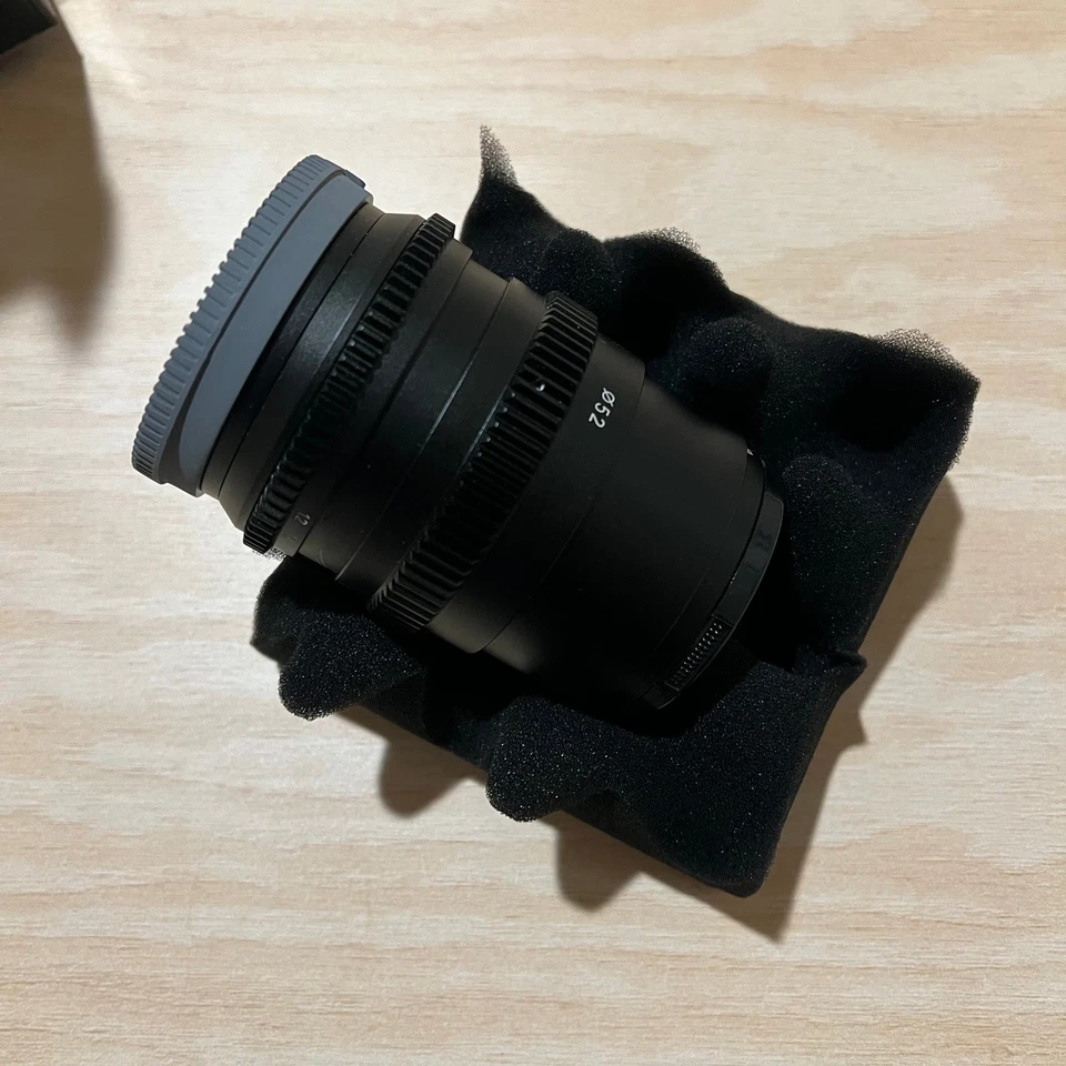 SLR Magic 35mm F1.2 Cine Lens Full Frame E-mount 黑色 — 第 2/4 张图片