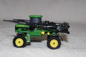 1/64 JOHN DEERE 4700 SPRAYER