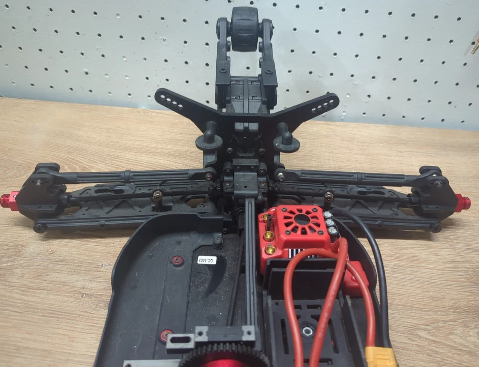 Team Corally 30-40% Rtr Demonator Monster Truck Chassisw/Esc/Steering Servo - Image 4 of 4