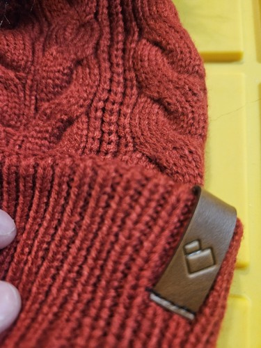 Obermeyer Fir FF Beanie: RED: NEW WITH TAGS - Picture 3 of 3