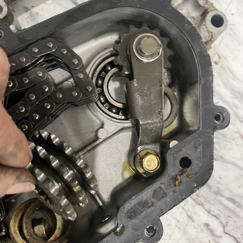 Yamaha Exciter 570 1988-1992 moto de nieve caja de cadena montaje bueno Foto 3 de 4