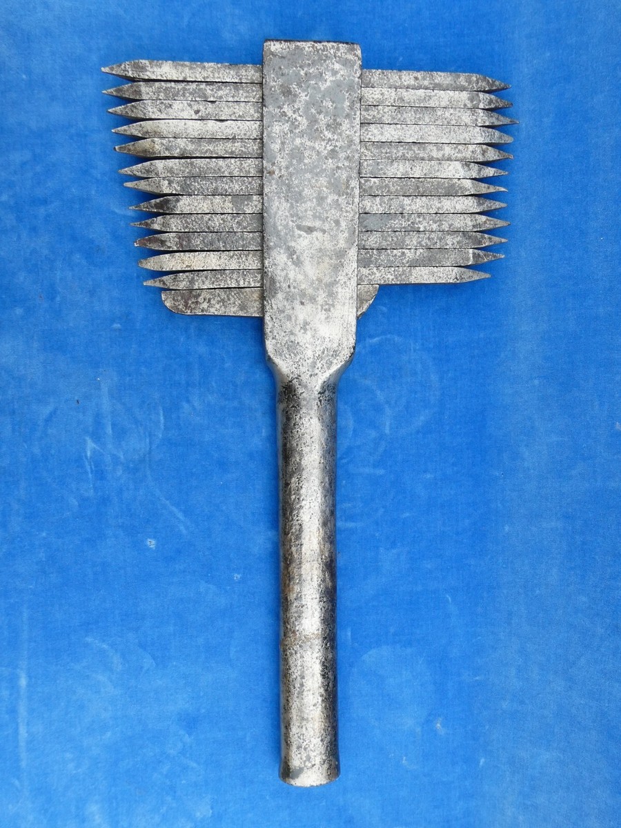 Peigne à curry antique pour cheval - sellerie équestre primitive antique - brosse à cheval début des années 1900 - France