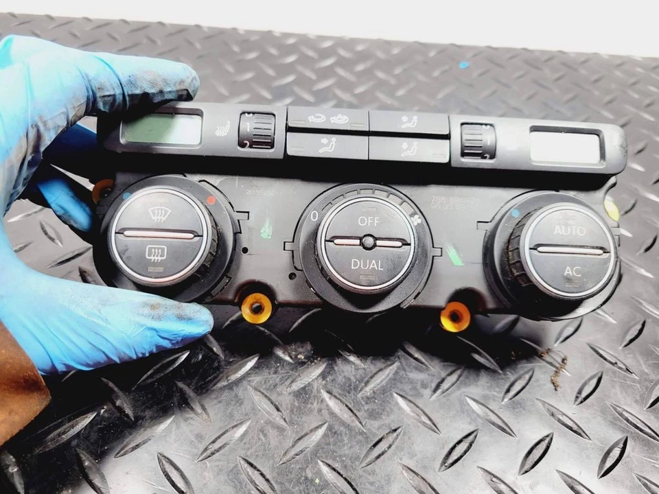 Volkswagen Tiguan 2008 Climate control unit module 1K0907044DA LIQ702 - image 3 of 4