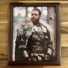 RUSSELL CROWE Signed Autographed   8X10 Photo (no COA) 
