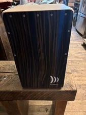 SCHLAGWERK Fineline Comfort Cajon Morado