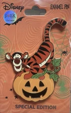Disney PALM Winnie The Pooh Pumpkin Pals SE Tigger Pin
