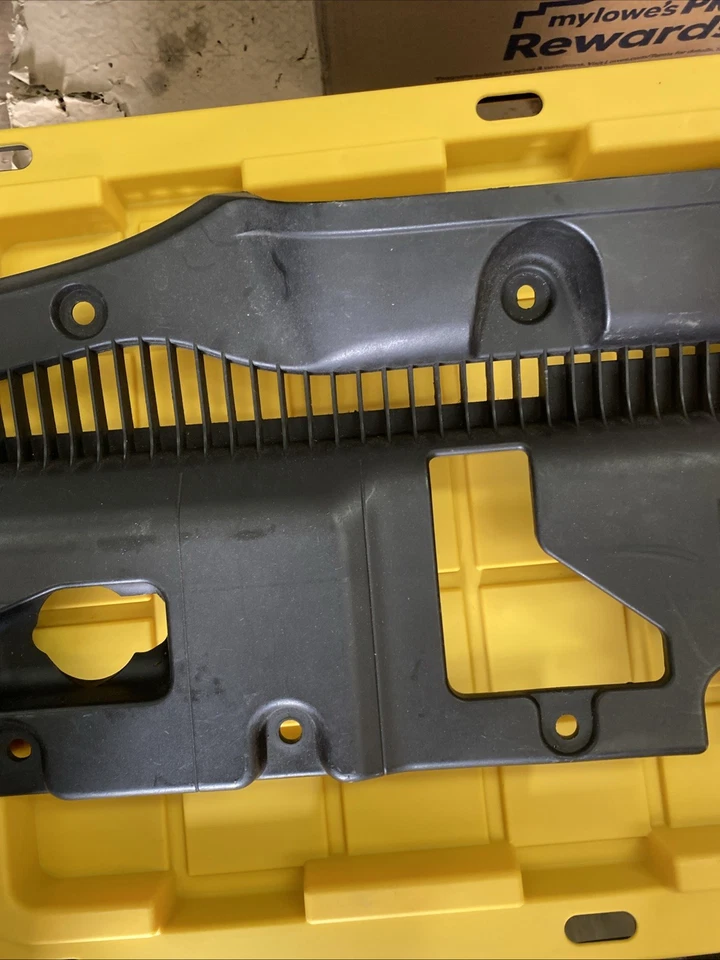 Cubierta de soporte de radiador Subaru Tribeca 2006 2007 57731XA01A panel de acceso OEM Foto 3 de 4